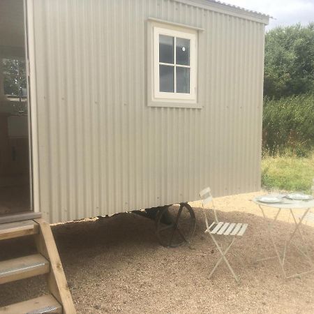 Romantic Secluded Shepherd Hut Hares Rest Southwick  ภายนอก รูปภาพ