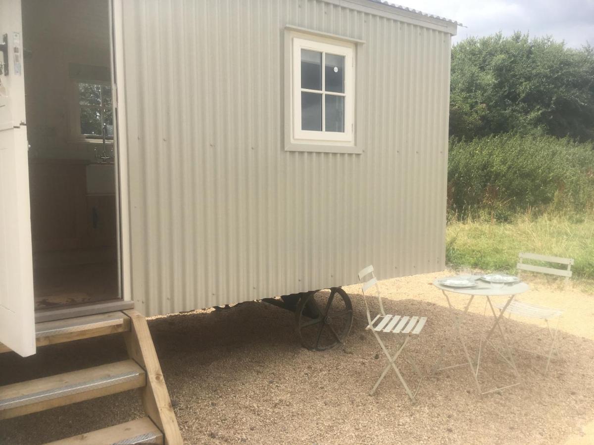 Romantic Secluded Shepherd Hut Hares Rest Southwick  ภายนอก รูปภาพ