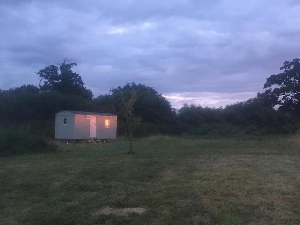 Romantic Secluded Shepherd Hut Hares Rest Southwick  ภายนอก รูปภาพ