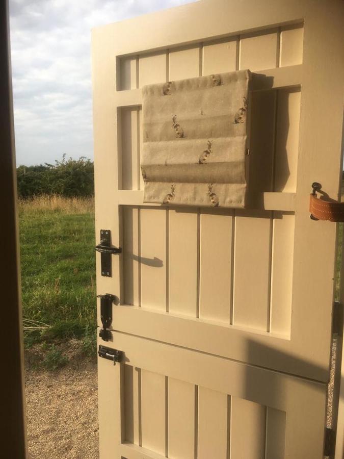 Romantic Secluded Shepherd Hut Hares Rest Southwick  ภายนอก รูปภาพ